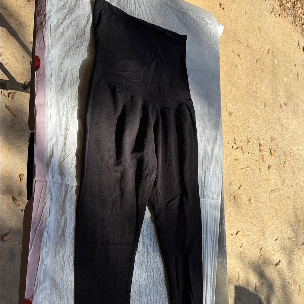 Destination Maternity Black Leggings